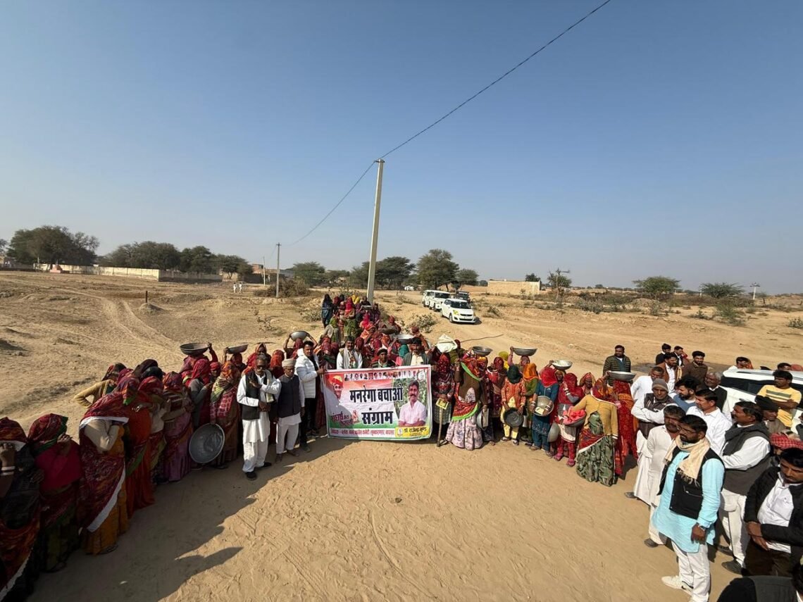 लूणकरणसर में दूसरे दिन भी जारी रही मनरेगा बचाओ संग्राम चौपाल यात्रा