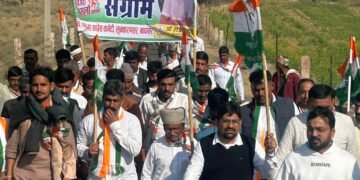 मनरेगा बचाओ संग्राम के तहत लूणकरणसर में कांग्रेसियों की पदयात्रा