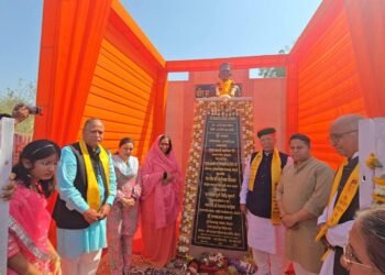 दीदी मां साध्वी ऋतम्भरा ने किया वीर सावरकर की प्रतिमा का अनावरण