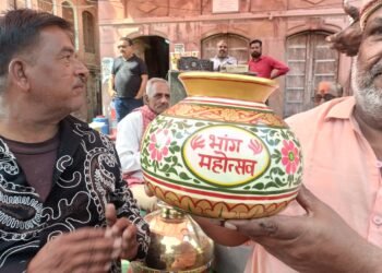 बीकानेर में भांग महोत्सव का उल्लास, मोहता चौक में उमड़ा जनसैलाब