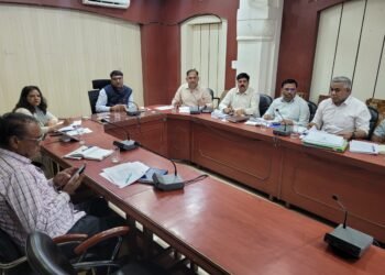 नहर बंदी से पहले जिला कलेक्टर ने जलदाय विभाग, आईजीएनपी, सीएडी, भू-जल और जल संसाधन विभाग की ली बैठक