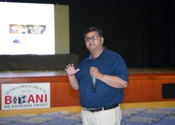 श्रीगंगानगर में करिअर काउंसलर डॉ. चंद्रशेखर श्रीमाली ने दिए विद्यार्थियों को टिप्स