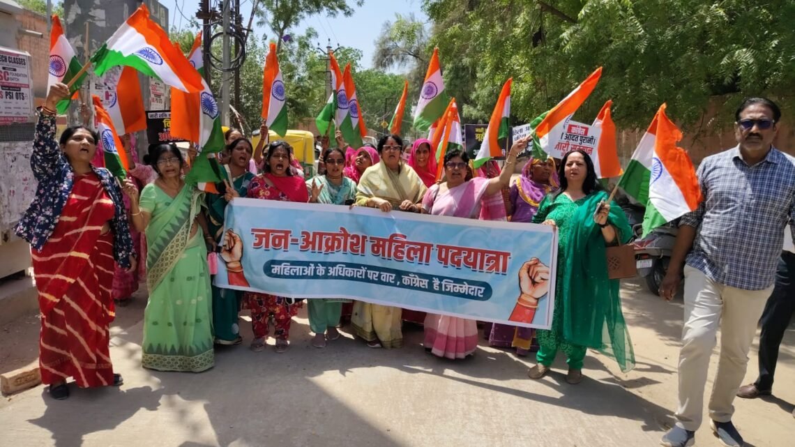 नारी शक्ति वंदन अधिनियम पर विपक्ष के विरोध से आक्रोश, महिलाओं ने फूंका राहुल गांधी का पुतला