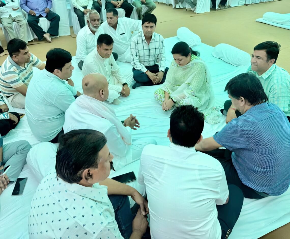 स्व. शिवरतन अग्रवाल ‘फन्ना बाबू’ के निवास पहुंच विधायक सिद्धि कुमारी ने दी श्रद्धांजलि