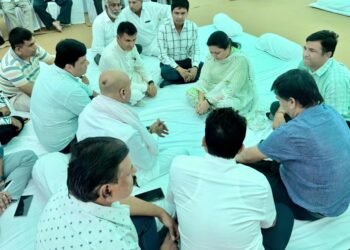 स्व. शिवरतन अग्रवाल ‘फन्ना बाबू’ के निवास पहुंच विधायक सिद्धि कुमारी ने दी श्रद्धांजलि