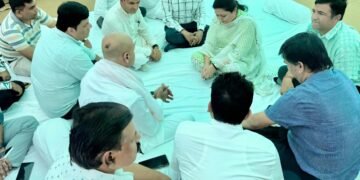 स्व. शिवरतन अग्रवाल ‘फन्ना बाबू’ के निवास पहुंच विधायक सिद्धि कुमारी ने दी श्रद्धांजलि