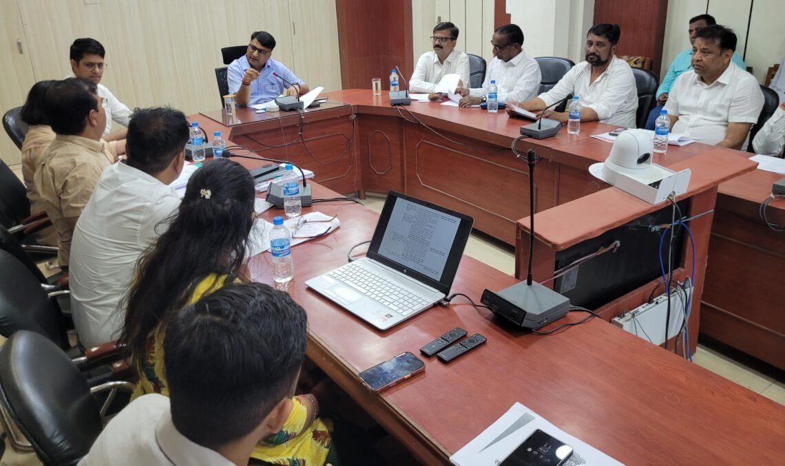 औद्योगिक क्षेत्रों में हों आधारभूत सुविधाएं: जिला स्तरीय समिति की बैठक आयोजित