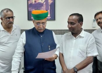 फ़न्ना बाबू को पदम् विभूषण दिलाने की मांग तेज बीकानेर जिला उद्योग संघ ने केंद्रीय कानून मंत्री अर्जुनराम मेघवाल से मिलकर सौंपा ज्ञापन