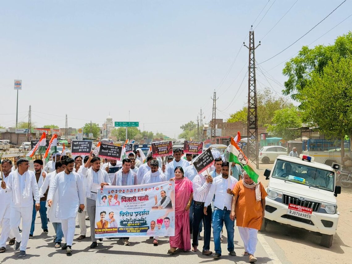 लूणकरणसर में जनसमस्याओं को लेकर भीषण गर्मी में कांग्रेस का प्रदर्शन, उपखंड अधिकारी को सौंपा ज्ञापन