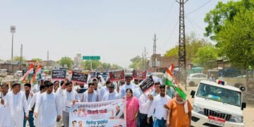 लूणकरणसर में जनसमस्याओं को लेकर भीषण गर्मी में कांग्रेस का प्रदर्शन, उपखंड अधिकारी को सौंपा ज्ञापन