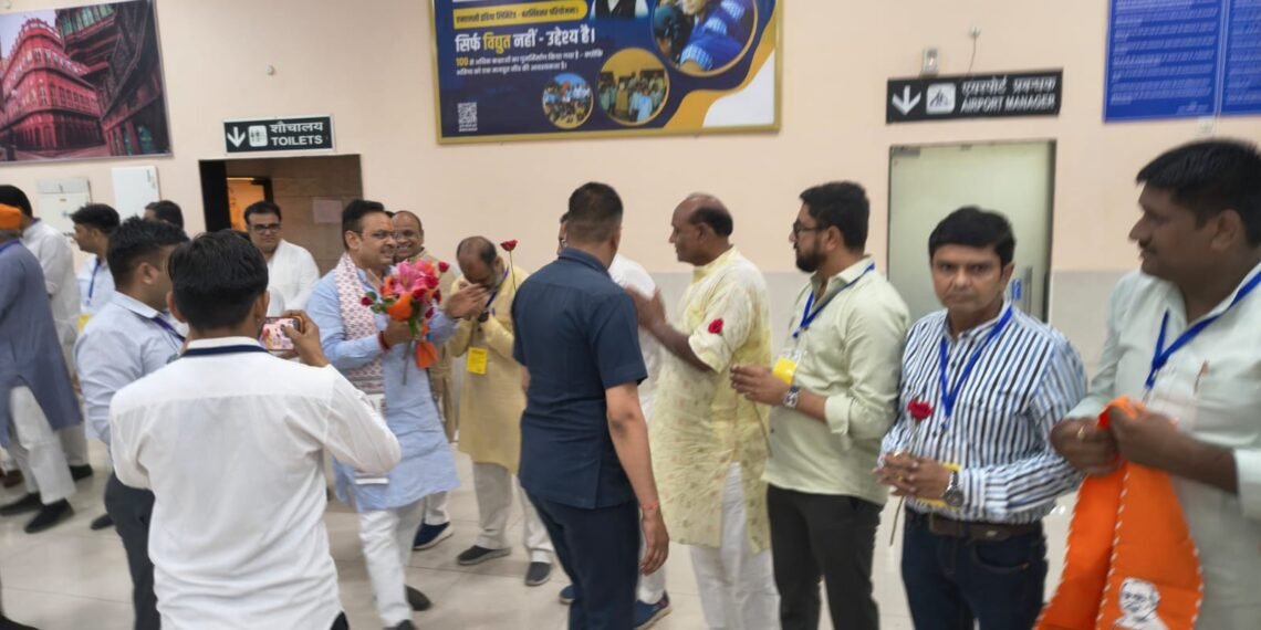 मुख्यमंत्री भजनलाल शर्मा पहुंचे बीकानेर, नाल एयरपोर्ट पर हुआ भव्य स्वागत