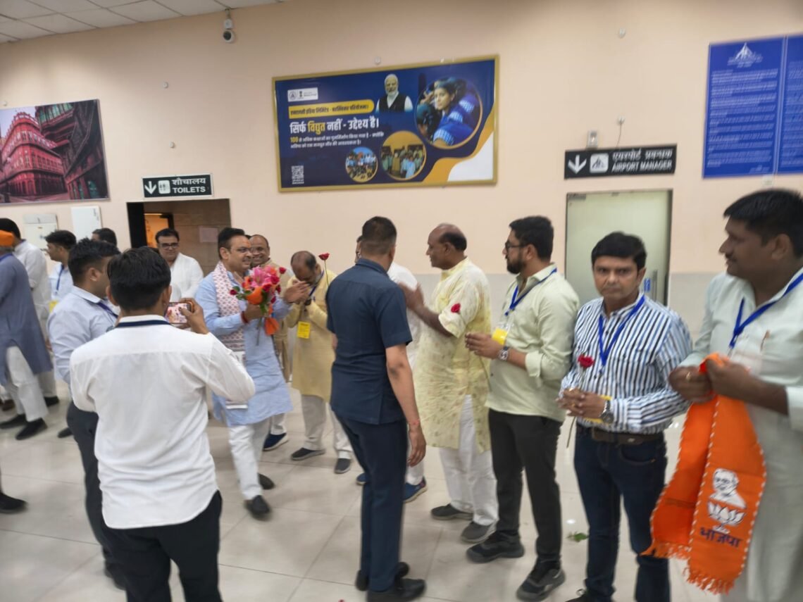 मुख्यमंत्री भजनलाल शर्मा पहुंचे बीकानेर, नाल एयरपोर्ट पर हुआ भव्य स्वागत