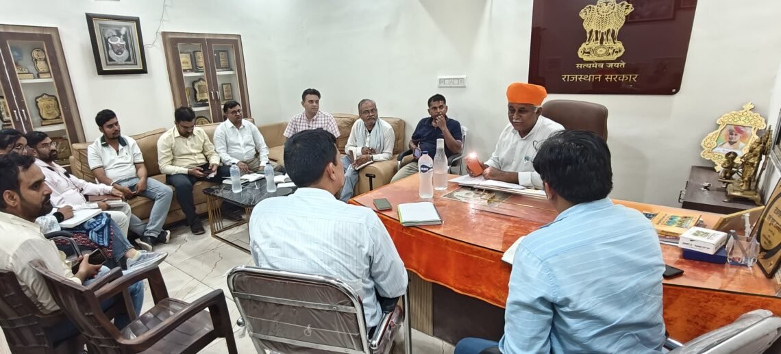 विधायक जेठानंद व्यास ने बीकेएसएल, नगर निगम, पीएचइडी और टैक्नोक्राफ्ट के प्रतिनिधियो की ली बैठक