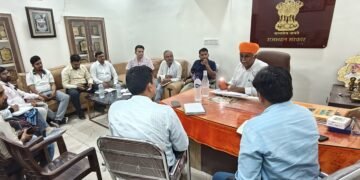 विधायक जेठानंद व्यास ने बीकेएसएल, नगर निगम, पीएचइडी और टैक्नोक्राफ्ट के प्रतिनिधियो की ली बैठक
