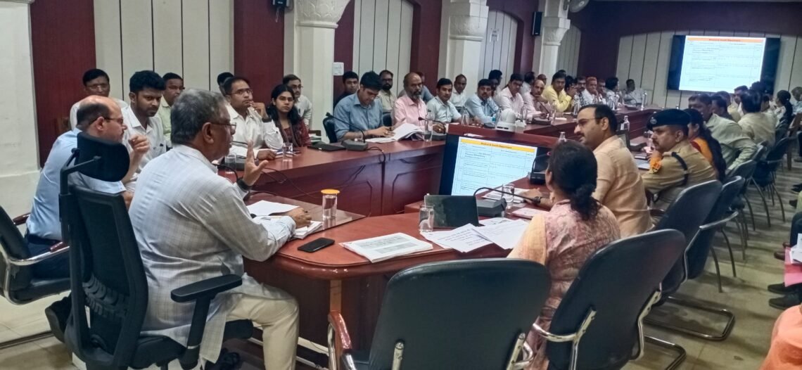 चिकित्सा एवं स्वास्थ्य मंत्री तथा जिला प्रभारी मंत्री गजेन्द्र सिंह खींवसर ने ली बैठक
