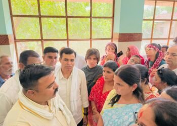 पीबीएम सुधारो धरना स्थल पर समर्थन में पहुंची प्रदेश महिला कांग्रेस अध्यक्ष सारिका सिंह