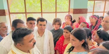पीबीएम सुधारो धरना स्थल पर समर्थन में पहुंची प्रदेश महिला कांग्रेस अध्यक्ष सारिका सिंह