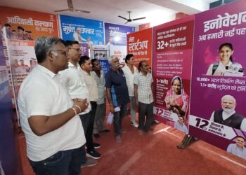 12 साल विश्वास के, विकास के, जनकल्याण के’: दूसरे दिन भी लोगों ने देखी प्रदर्शनी