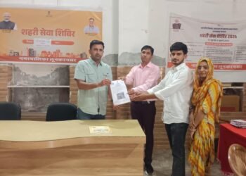 शहरी सेवा शिविर: किसी को मिला विवाह प्रमाण पत्र, तो किसी को जन्म प्रमाण पत्र