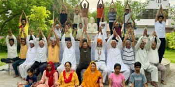 जवाहर पार्क में गूंजा योग का स्वर बच्चों से लेकर वरिष्ठ नागरिकों तक ने किया सामूहिक योगाभ्यास, दिया “योगा फॉर हेल्दी एजिंग” का संदेश