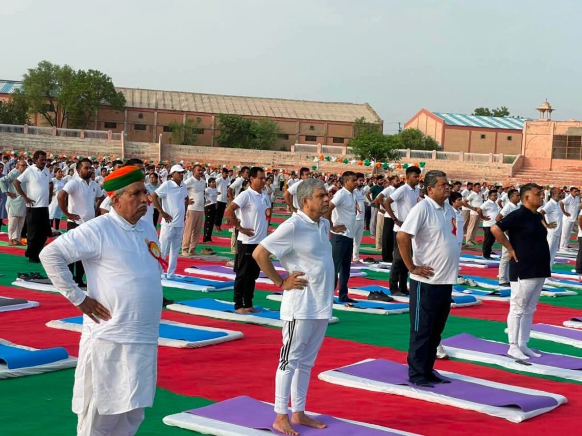डॉ. करणी सिंह स्टेडियम में हुआ अंतर्राष्ट्रीय योग दिवस का भव्य आयोजन