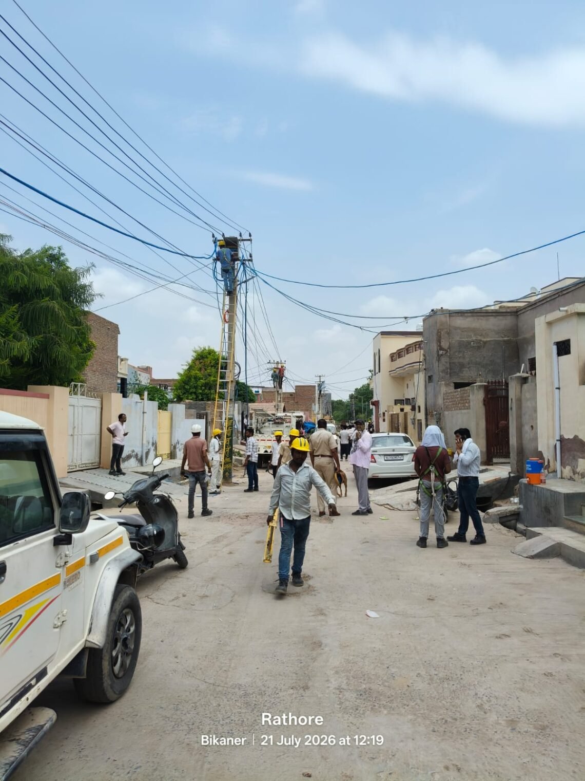 बिजली चोरी रोकने के लिए बीकेईएसएल ने भुट्टो का बास में कार्रवाई की बदले 25 मीटर और बिछाई आर्मर्ड केबल