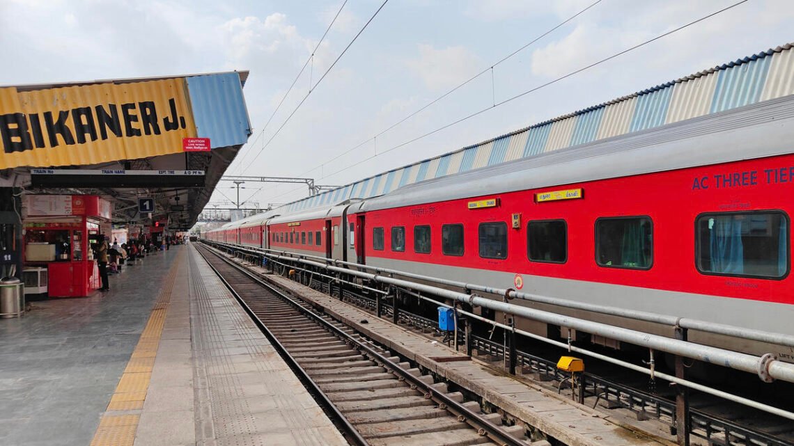 दिल्ली क्षेत्र में ट्रेनों का परिचालन प्रभावित होने के कारण कुछ रेल सेवाएँ रद्द रहेगी