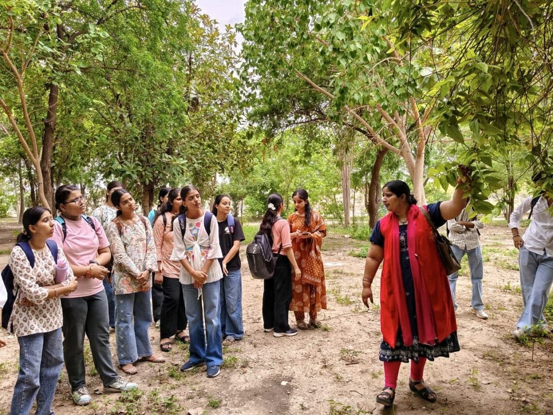 बेसिक पी.जी. कॉलेज के विज्ञान संकाय में फील्ड प्रैक्टिकल प्रशिक्षण ने बढ़ाया विद्यार्थियों का आत्मविश्वास