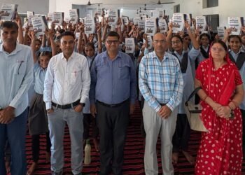 मोमासर और आड़सर की राजकीय स्कूलों में पहुँची बीकाजी-निर्विकल्प की कॅरिअर काउंसलिंग वैन