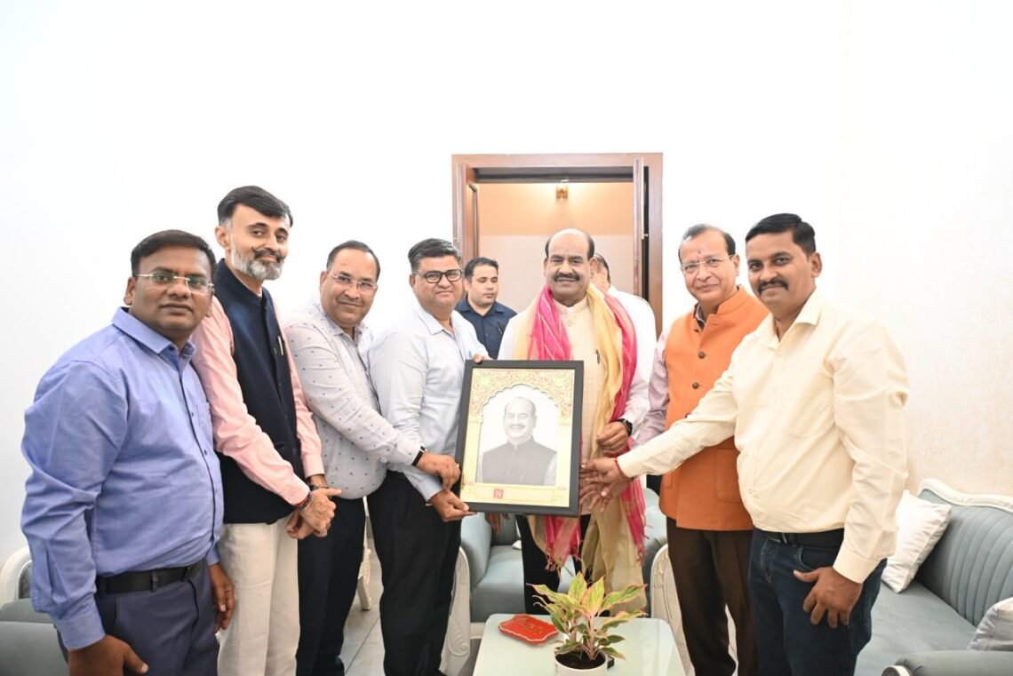 लोकसभा अध्यक्ष ओम बिरला से मिले निर्विकल्प फाउंडेशन के प्रतिनिधिमंडल ने 5वें बीकानेर गौरव अवार्ड के लिए दिया निमंत्रण