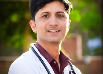 डॉ. अमित पुरोहित ने फिजियोथेरेपी में हासिल की पीएचडी, कमर से पैर तक नसों के दर्द पर किया शोध