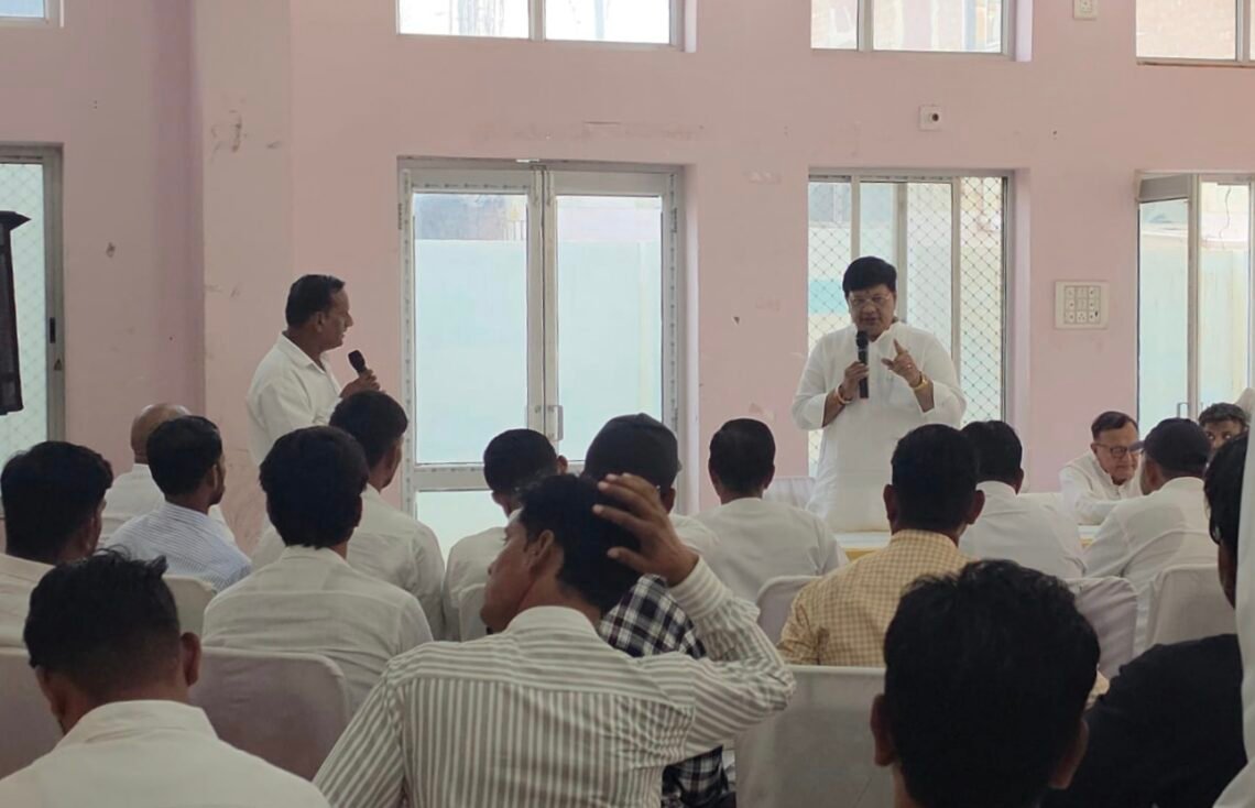 नगर निगम की साधारण सभा से पहले महापौर अनिल कल्ला ने कांग्रेस पार्षदों के साथ की बैठक, शहर के विकास और दीपावली की व्यवस्थाओं पर चर्चा